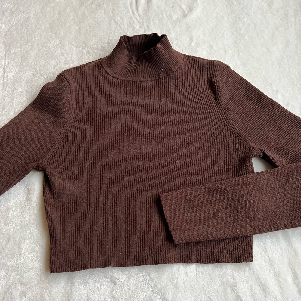 H&M Divided Ribbed Cropped Mock Neck Sweater - Picture 3 of 7